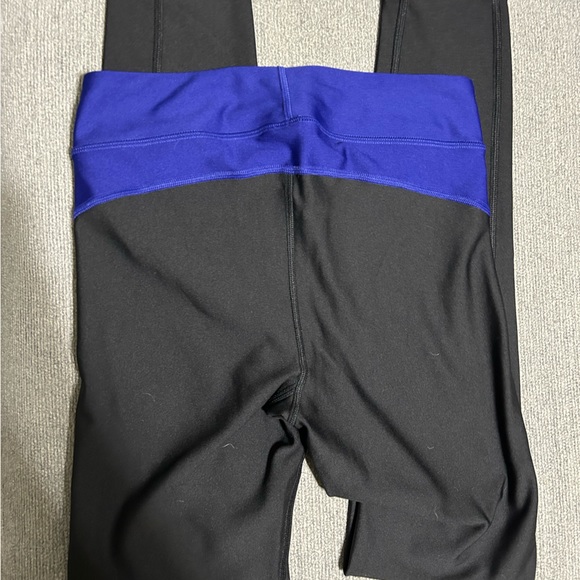 NWOT Under Armour Women’s Small workout leggings - Picture 3 of 4